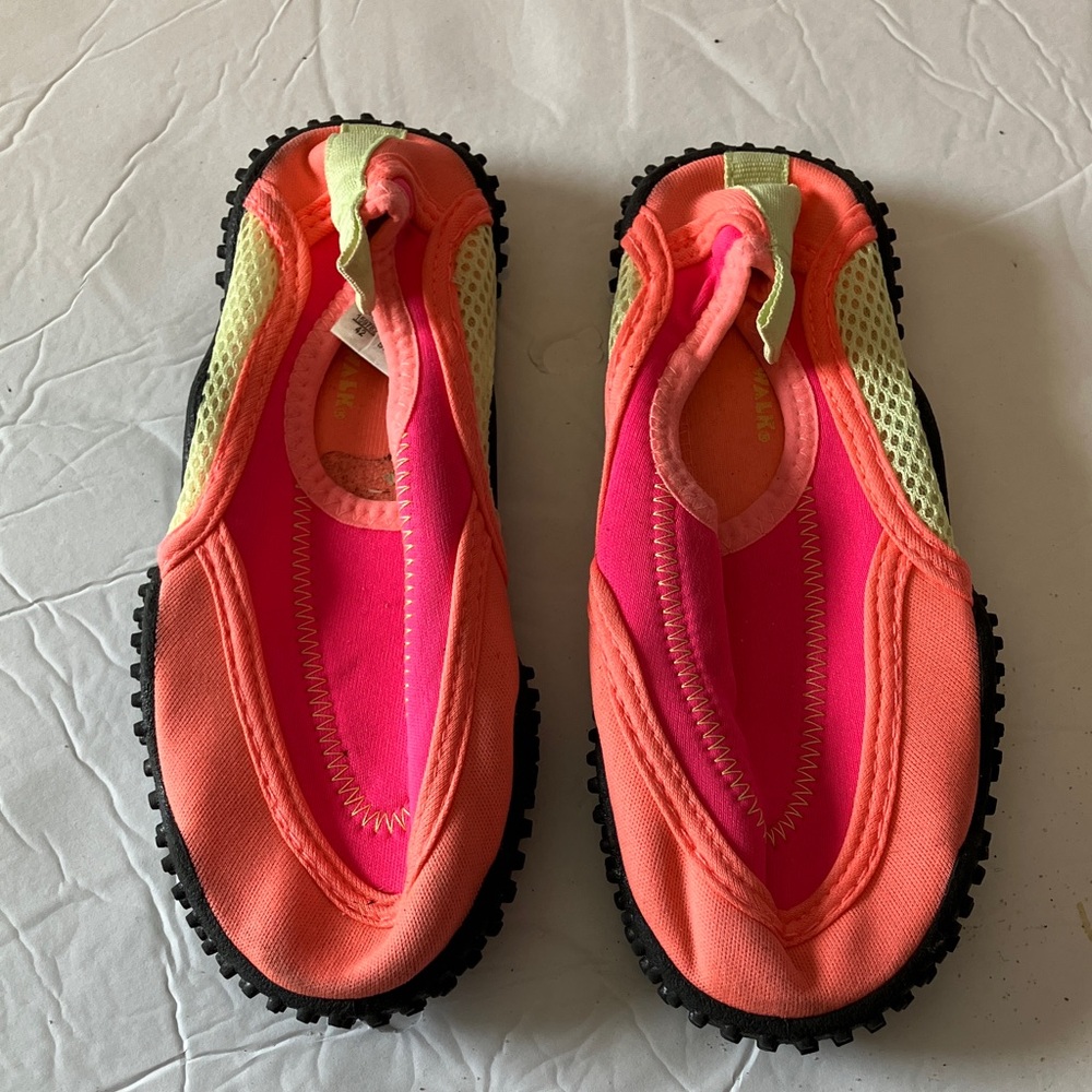 Girls Airwalk orange water shoes Sz 12
